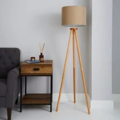 Dunelm Jandia Wooden Tripod Natural Floor Lamp 6 Dunelm Jandia Wooden Tripod Natural Floor Lamp -Dunelm Shop 30801900 alt01