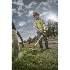 DeWalt DCM561P1S 18V XR Brushless String Trimmer With 1 X 1.5Ah Battery
